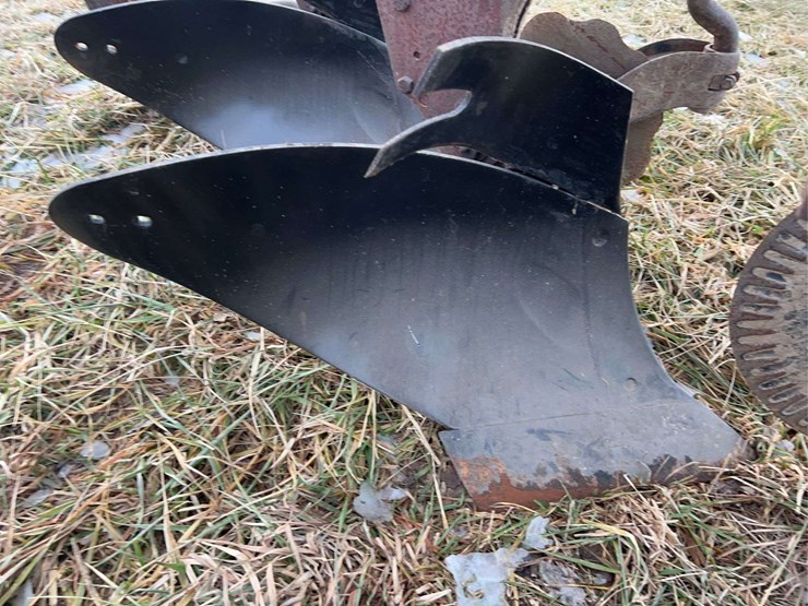 john-deere-four-bottom-plow-image-31