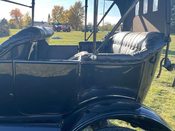 1917-model-t-touring-image-46