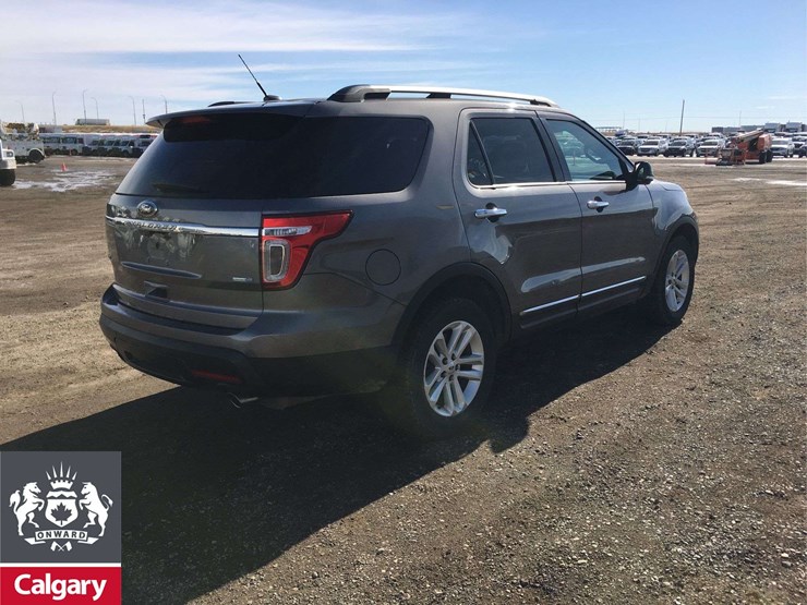 2014-ford-explorer-xlt-image-4