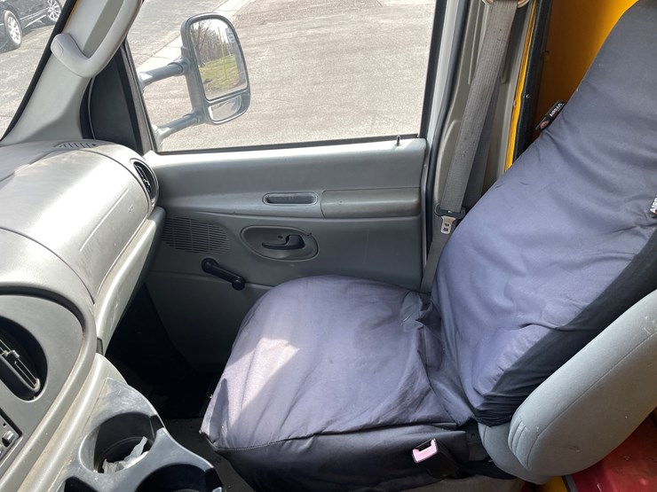 2008-ford-e350-image-14