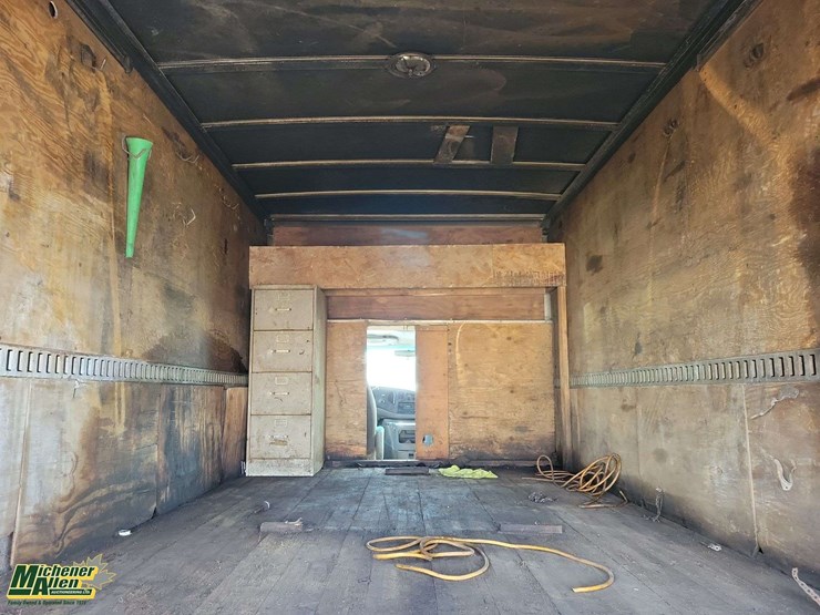 2004-ford-cargo-image-23