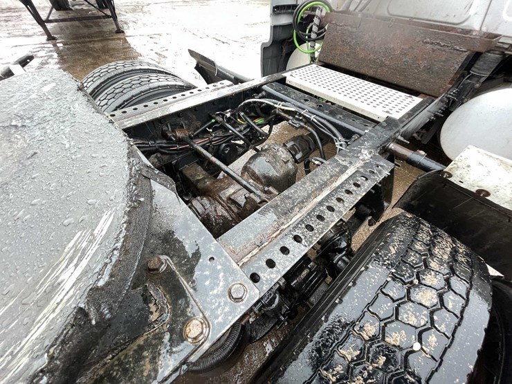 #230-•-2016-international-semi-tractor-(has-wi-title)-(denmark,-wi)-image-29