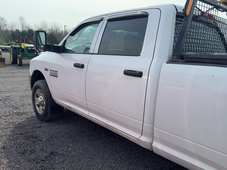 2015-dodge-2500-image-11