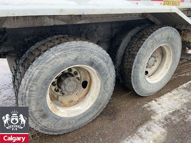 2016-freightliner-m2-106-image-11