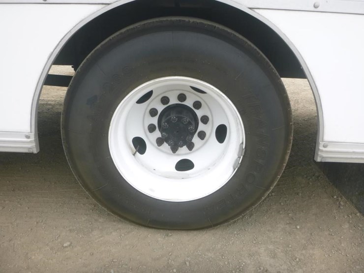 2016-ford-f650-xlt-image-24