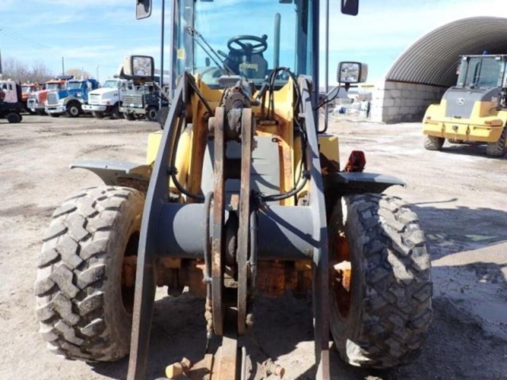 2011-deere-304j-image-27