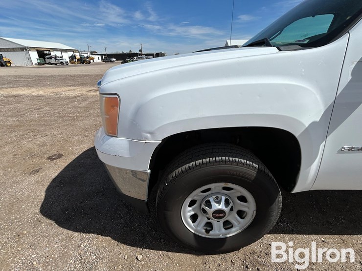 2013-gmc-sierra-3500-image-14