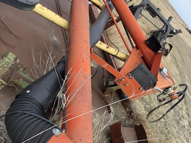 wheatheart-end-dump-drill-fill-image-3