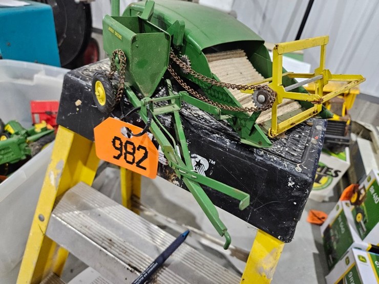 #982-•-john-deere-pull-behind-harvester-metal-toy-image-8