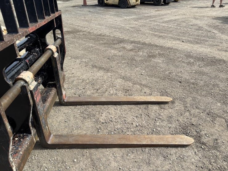 2017-jlg-g5-18a-image-10