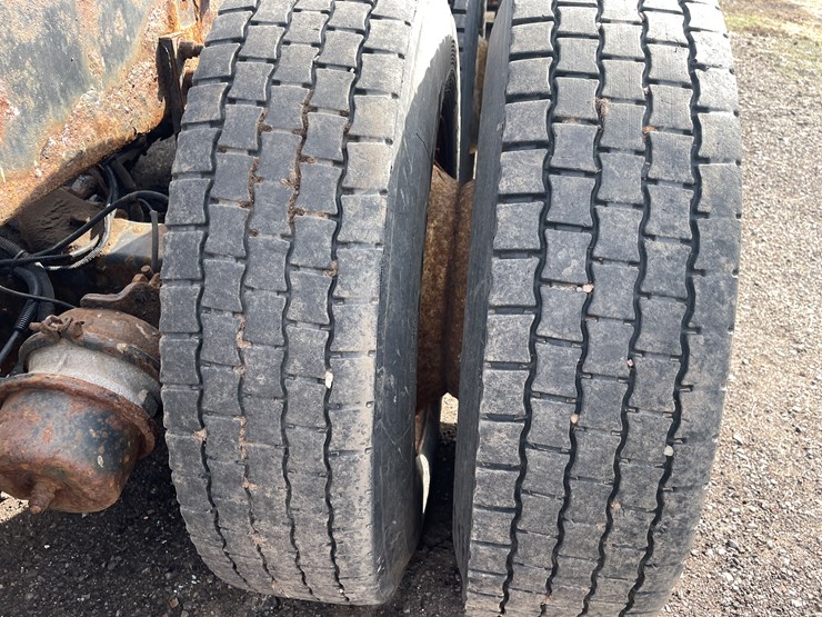 #242-•-2000-sterling-truck-tractor-(has-mn-title)-(mora,-mn)-image-34