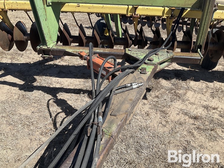 john-deere-340-image-11