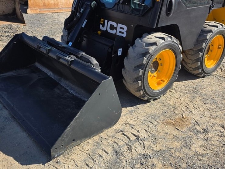 2024-jcb-215-image-32