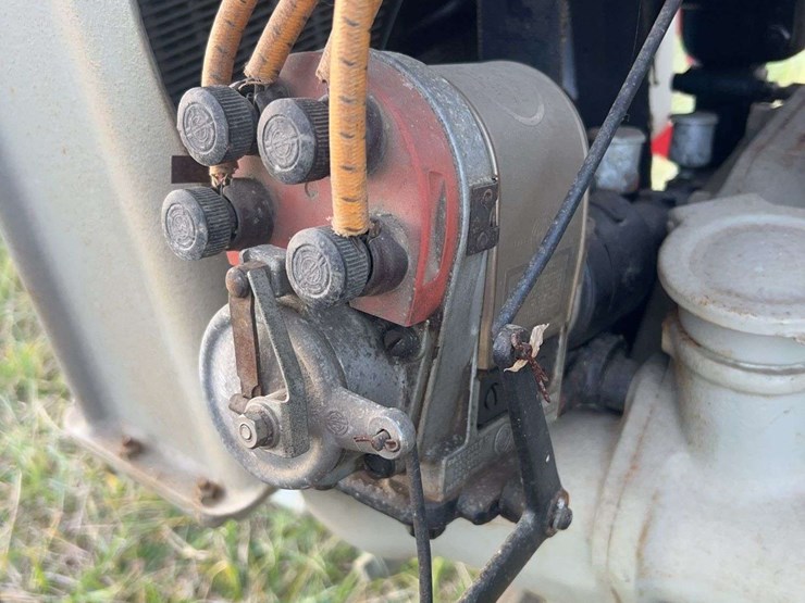 brand-new-never-used-1925-fordson-tractor-image-57