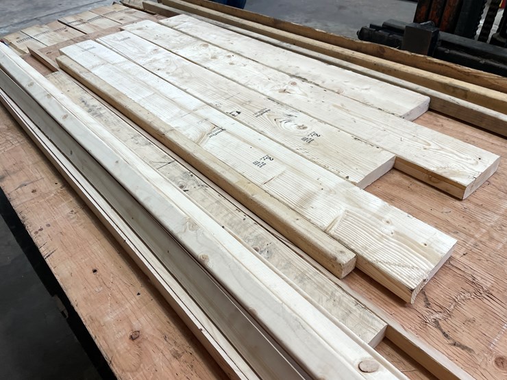 #2558-•-pallet-of-building-material-(columbia-heights,-mn)-image-12