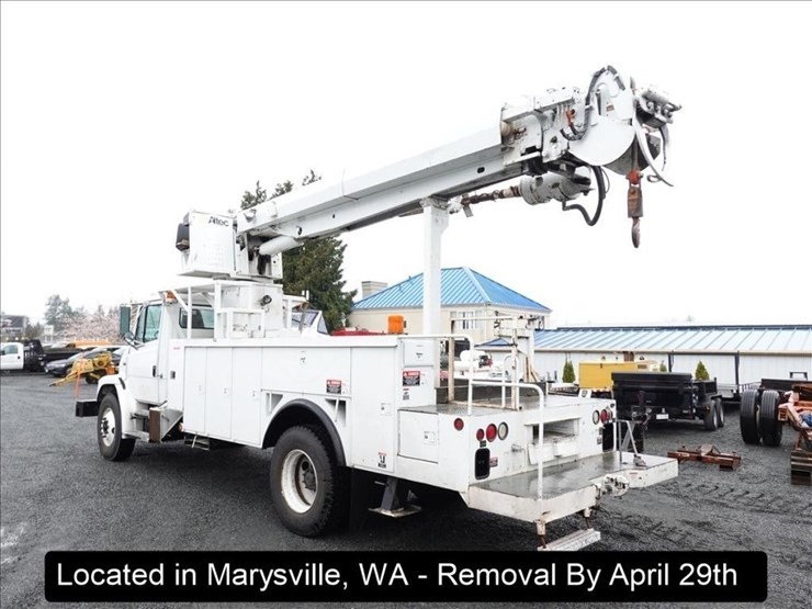 2003-freightliner-fl80-image-28