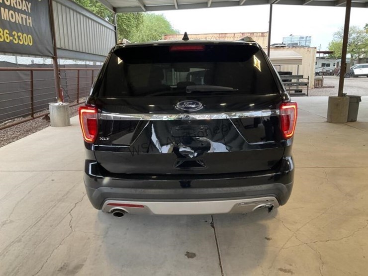 2016-ford-explorer-xlt-image-6