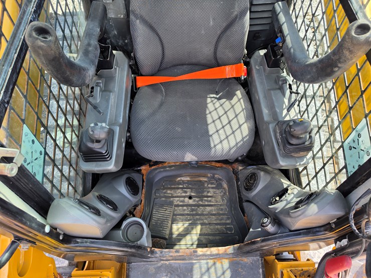 2021-caterpillar-299d3-image-9