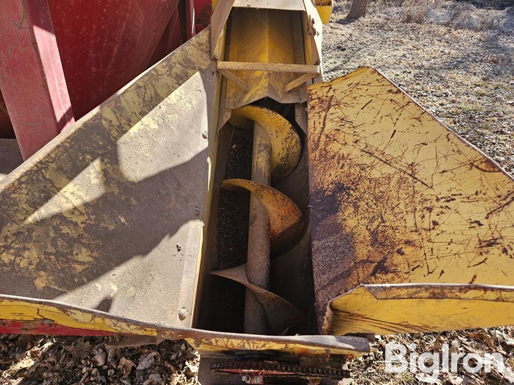 new-holland-354-image-12