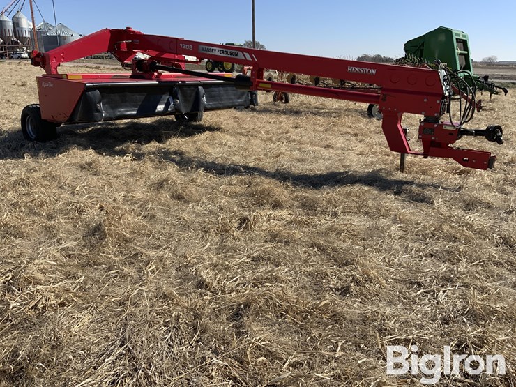 2017-massey-ferguson-1383-image-3