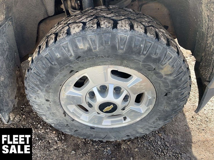 2015-chevrolet-silverado-2500hd-image-13