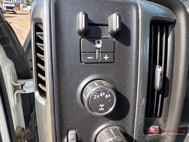 2018-chevrolet-silverado-2500-lt-image-17