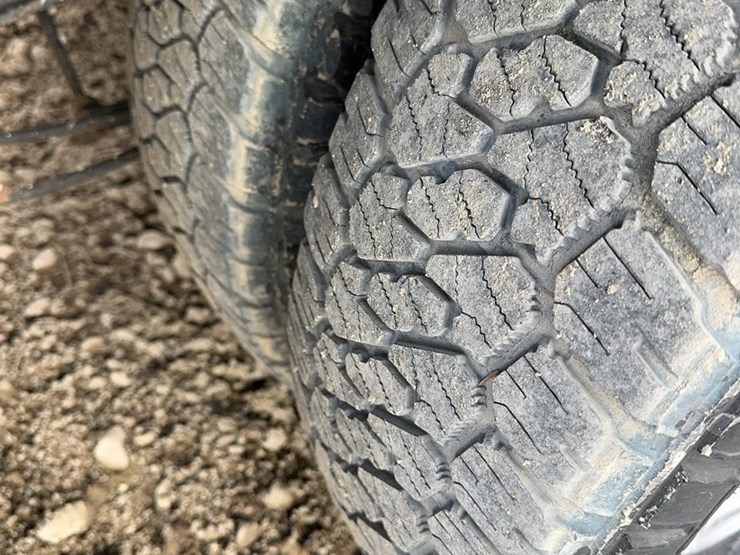 2021-ford-f350-xl-image-16