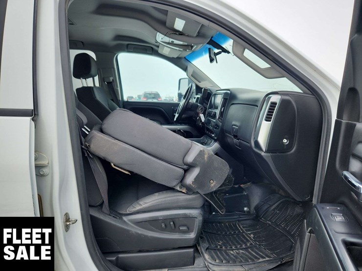 2016-chevrolet-silverado-3500hd-image-23