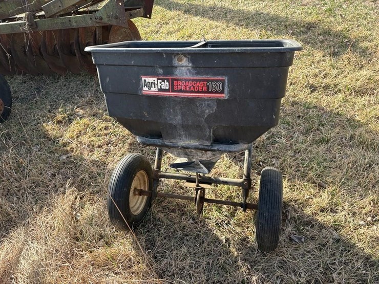 agri-fab-spreader-image-3