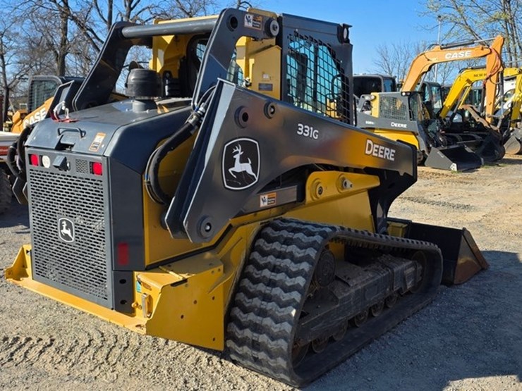 2023-deere-331g-image-4