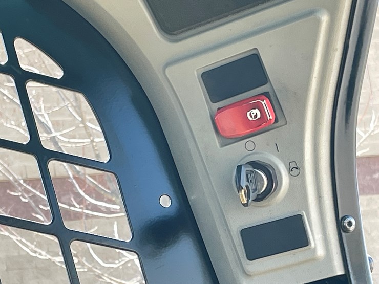 2019-caterpillar-259d3-image-37