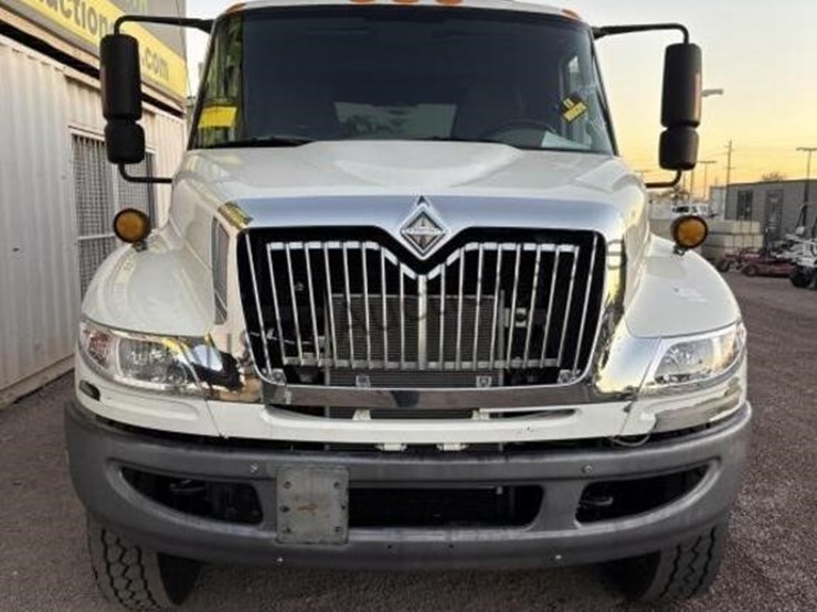 2009-international-durastar-4400-image-3