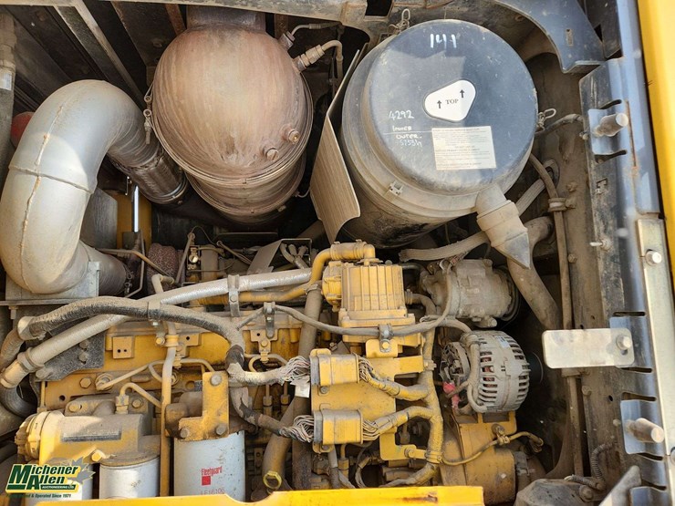 2013-deere-644k-image-25