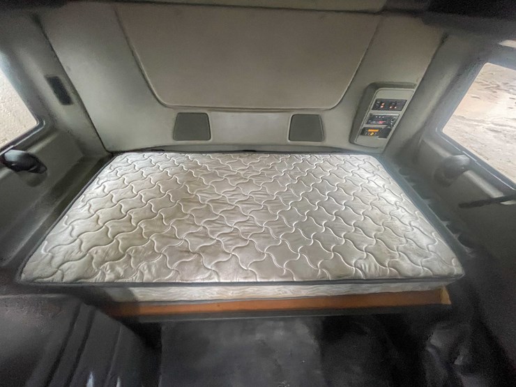 #234-•-2016-international-semi-tractor-(has-wi-title)-(denmark,-wi)-image-46