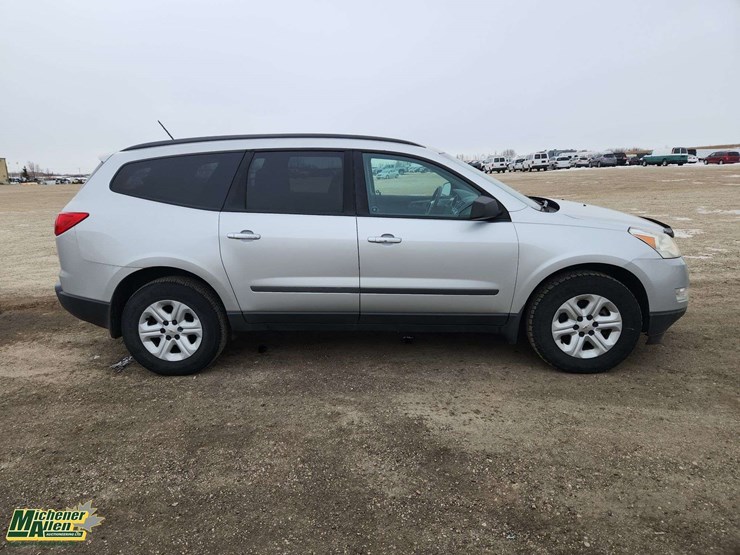 2011-chevrolet-traverse-ls-image-8