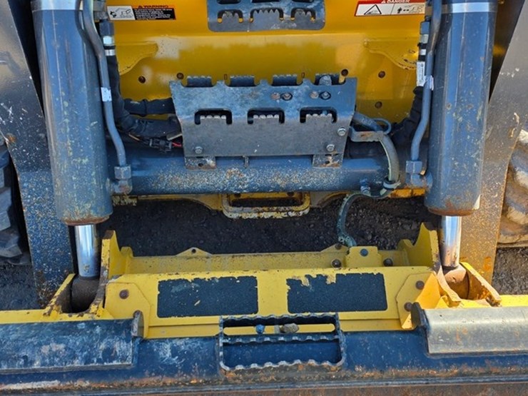 2023-deere-331g-image-38