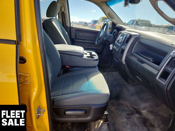 2019-ram-1500-classic-image-17