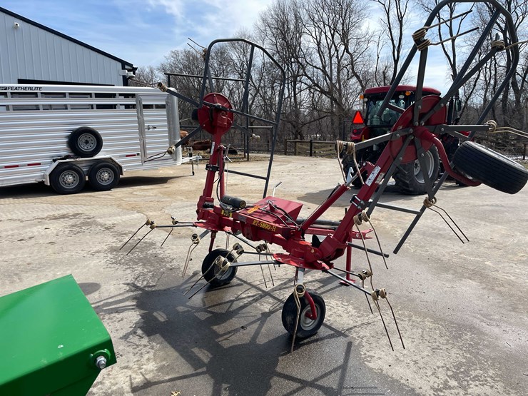 #146-•-h&s-hay-tedder-(stoughton,-wi)-image-1