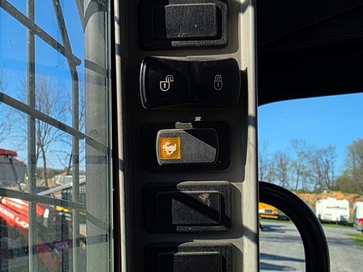 2021-case-tv450b-image-57