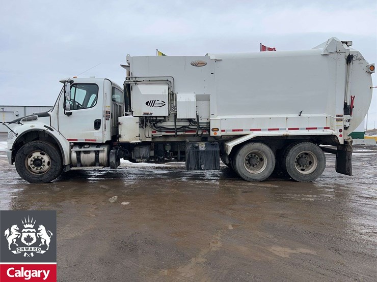 2016-freightliner-m2-106-image-2