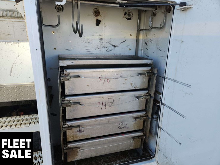 2020-freightliner-m2-106-image-26