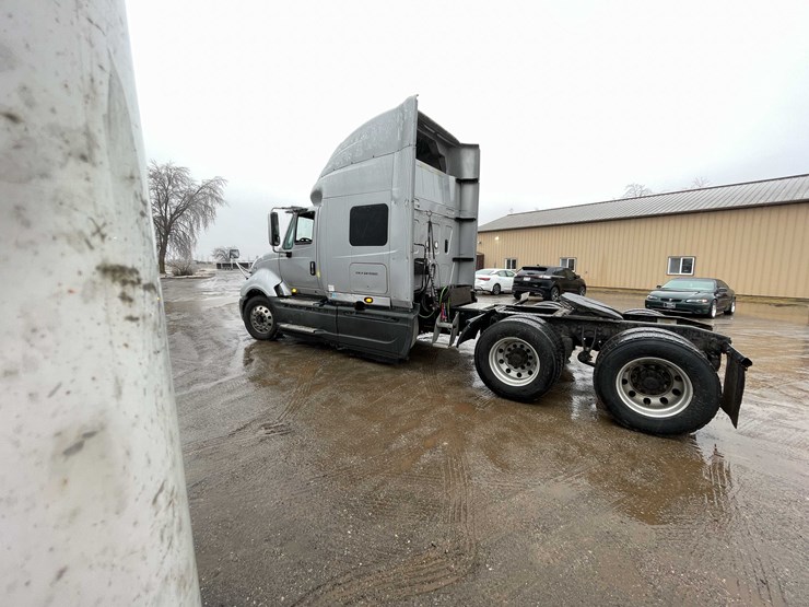 #230-•-2016-international-semi-tractor-(has-wi-title)-(denmark,-wi)-image-8