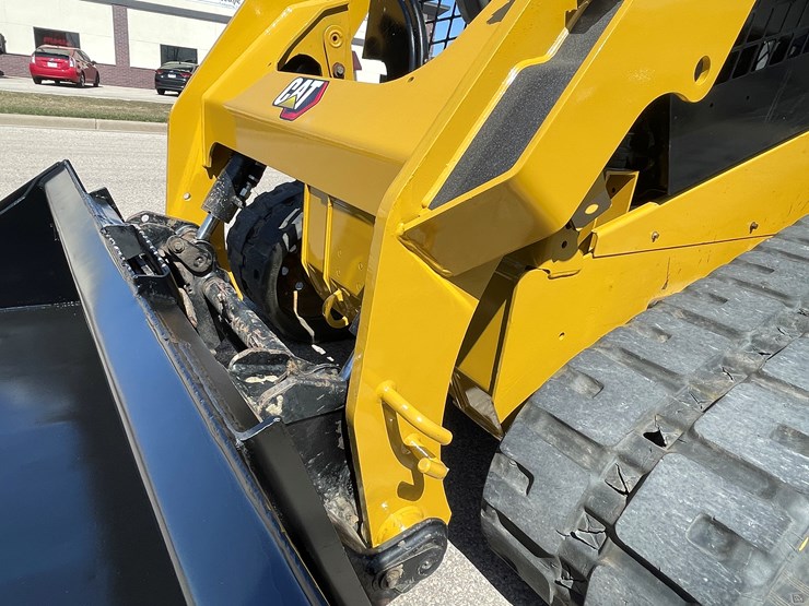 2019-caterpillar-259d3-image-11