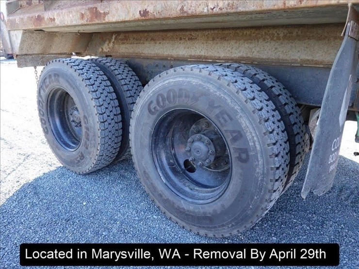 2000-freightliner-fld120-image-34