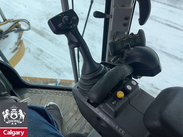 2011-caterpillar-140m-image-19