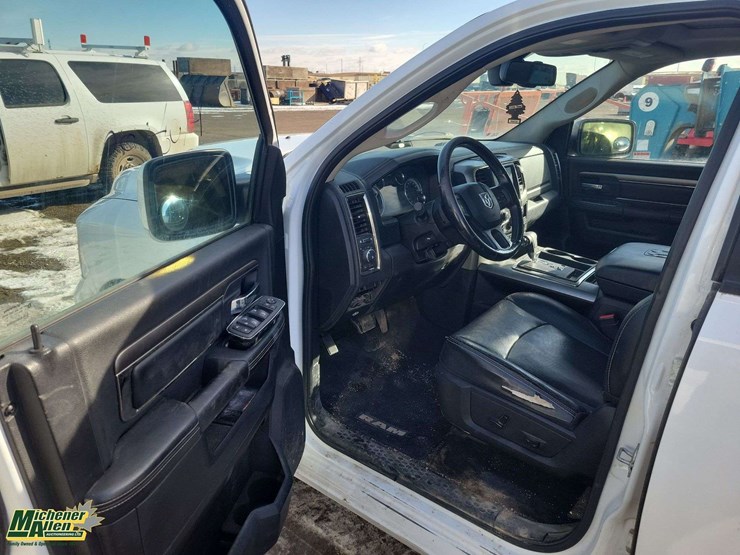 2013-dodge-1500-image-11