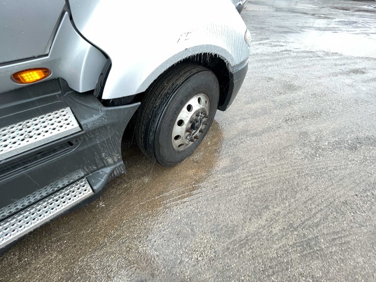 #230-•-2016-international-semi-tractor-(has-wi-title)-(denmark,-wi)-image-41