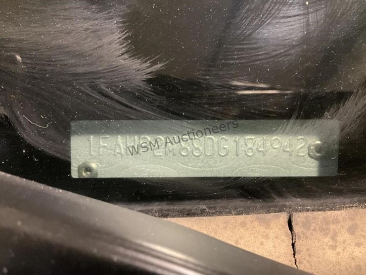 2013-ford-taurus-sdn-image-13