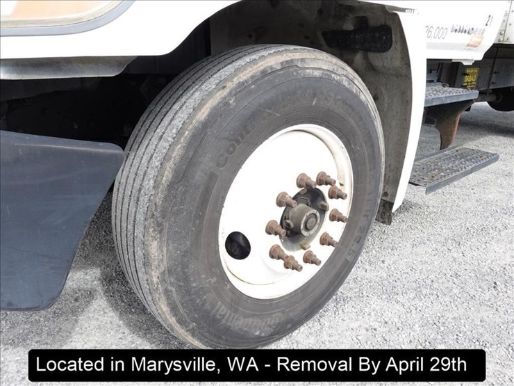 2010-hino-268-image-19