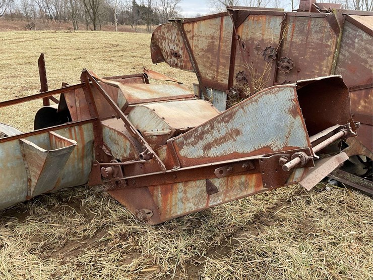 gleaner-fordson-mounted-combine-image-35